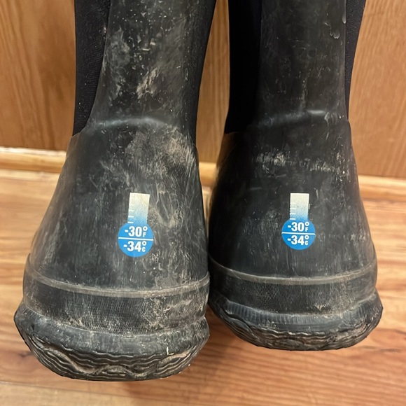 Youth Bogs kids size 6 Classic black waterproof slip on -30 degrees warm boots - Picture 2 of 10